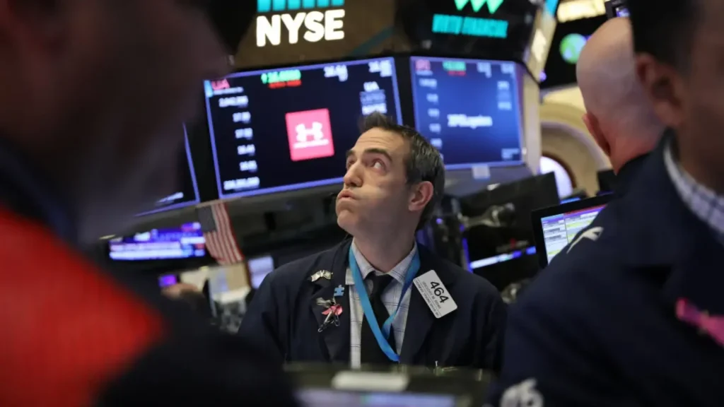 Crypto Funds See 4 Weeks of Outflows, but Friday Rally Hints at a Turn Crypto investment funds logged a 4th straight week of heavy outflows, but a sharp Friday rebound suggests the downturn may be over.